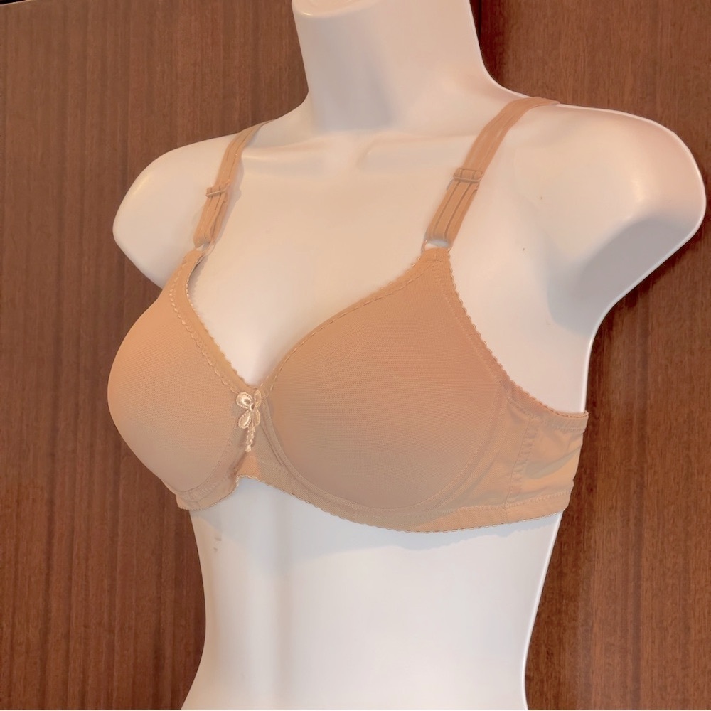 Tan T-Shirt Bra with Underwire Support and Adjustable Straps